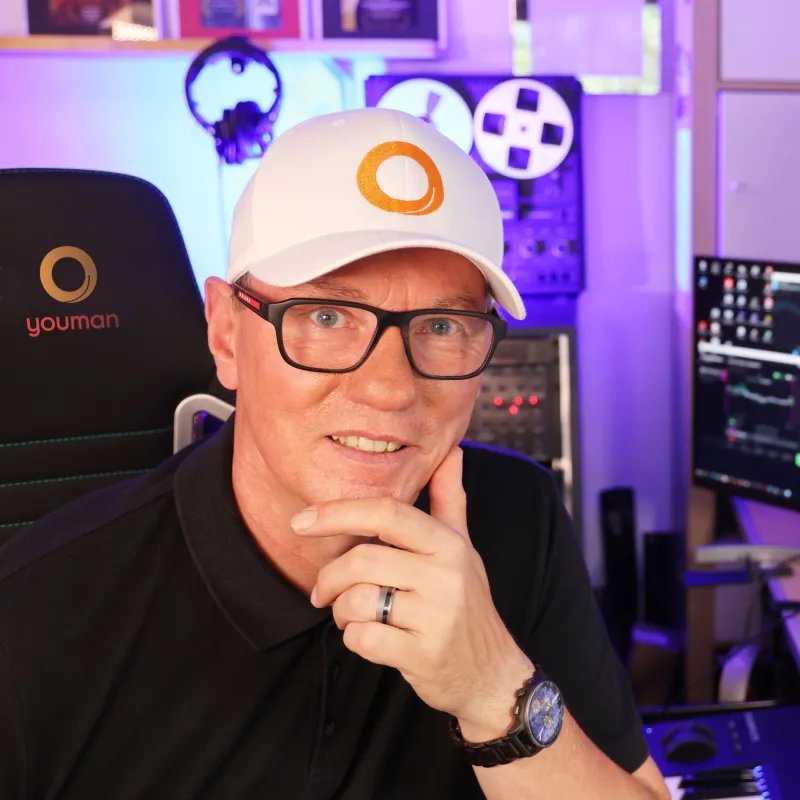 YOUMAN im hauseigenen Studio (© youman media)
