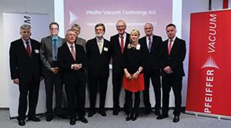 Bild: Pfeiffer Vacuum empfängt Röntgenpreisträgerin 2013