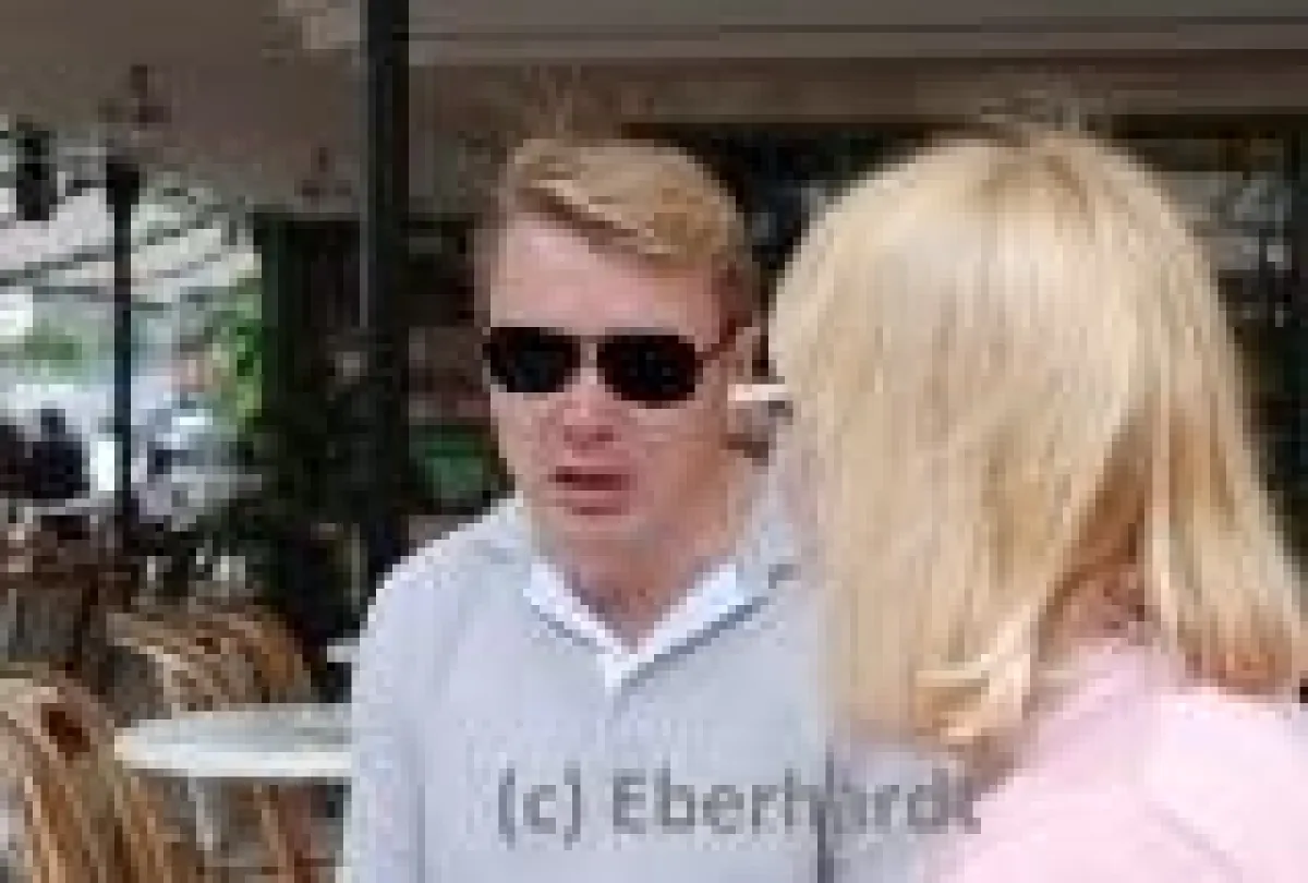 Foto: Dr. Stefan Eberhardt: Mika Häkkinen und Valérie Eberhardt im Café de Paris, Monte Carlo