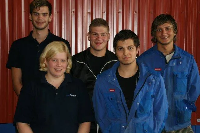 Bild: Drei neue Azubis ab August 2010 / Fünf derzeit insgesamt in Ausbildung