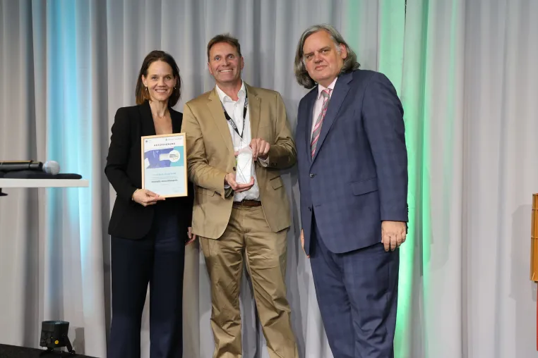 Plöckl Media Group GmbH gewinnt Deutschen Mehrweg-Innovationspreis 2026 Bild: Plöckl Media Group GmbH gewinnt Deutschen Mehrweg-Innovationspreis 2026