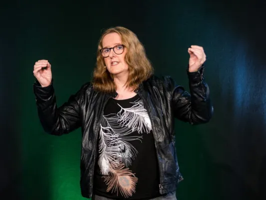 Bild: Weltrekord: Berlinerin rockt den 12. Internationalen Speaker Slam – und bringt den Weltrekord nach Berlin