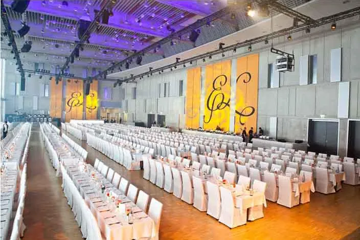 Sommerkulisse zum Geburtstag von Siegbert Lapp in der Carl Benz Arena Bild: Sommerkulisse zum Geburtstag von Siegbert Lapp in der Carl Benz Arena