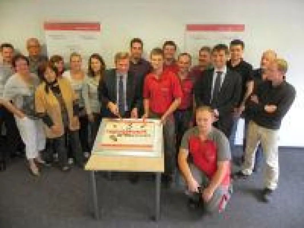 Geschäftsführer Enno Steffens und sein Team feiern Geburtstag