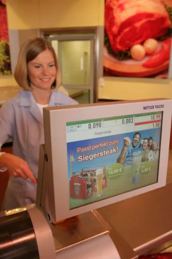 METTLER TOLEDO Touchscreen-Waagen - Verkaufsunterstützung mit UC3-Line an der Metzgereitheke Bild: METTLER TOLEDO Touchscreen-Waagen - Verkaufsunterstützung mit UC3-Line an der Metzgereitheke