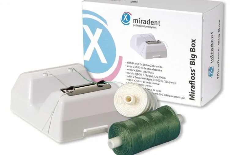 Bild: Hygienisch, praktisch und sofort einsatzbereit – der Mirafloss® Big Zahnseidenspender