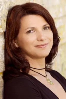 Bild: SHRENUJ verstärkt das Produktmanagement mit der Schmuck-Designerin Denise Ballerini