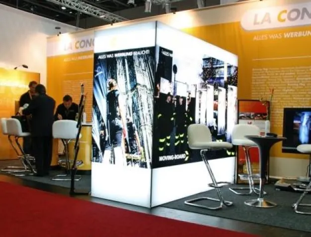 Bild: Textile Spannrahmen sorgen für eine nahtlose Präsentation