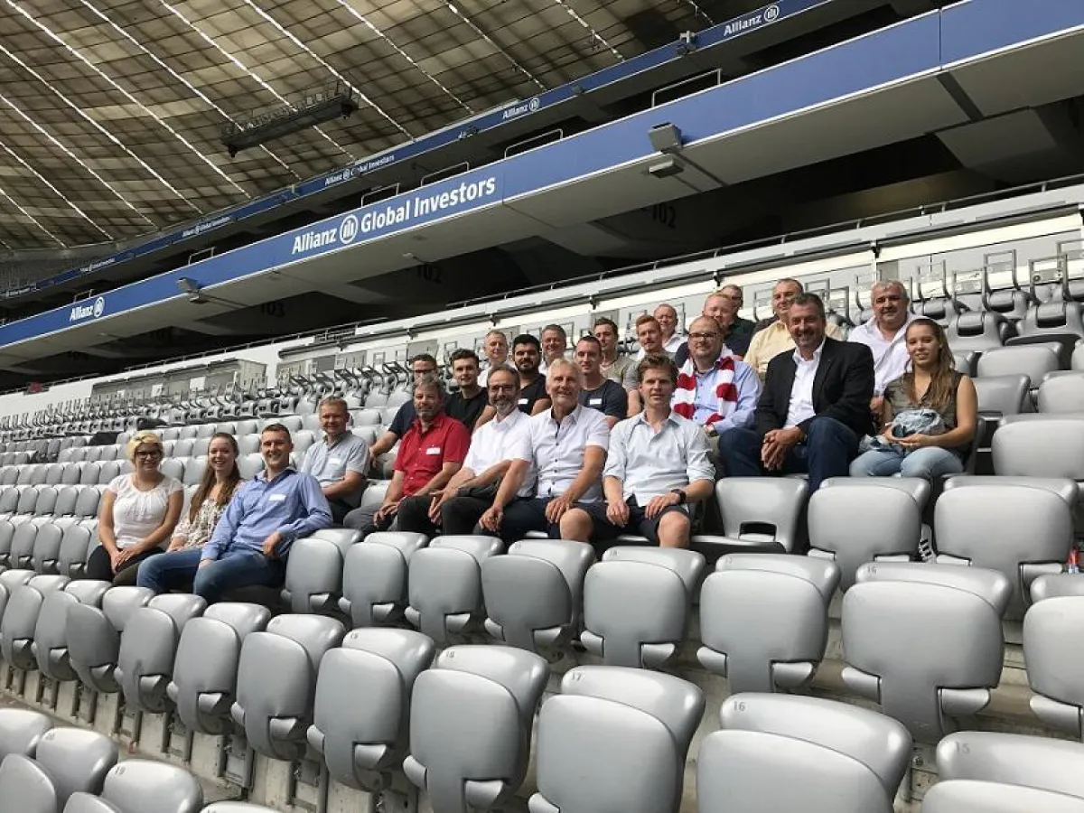 Begeisterte Teilnehmer des attraktiven Praxisstudiengangs zum Ausbau-Manager