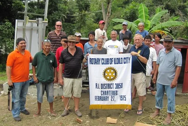 Bild: Rotary finanziert Trinkwasseranlage für Familien