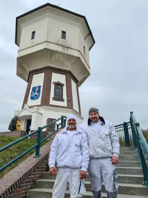 Bild: Bielefelder Spezialfirma reinigt den Wasserturm auf Langeoog 