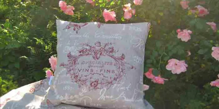 Bild: textiles Flair – auf Burg Schloss Namedy beim Gartenfestival "Country Style" im September 2016!