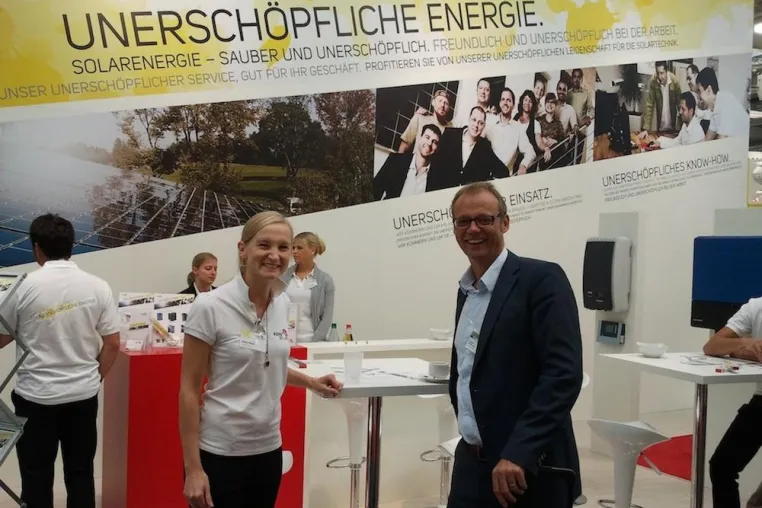 Apel + Hoyer entwickelt Messekonzept für RenoSolar Bild: Apel + Hoyer entwickelt Messekonzept für RenoSolar