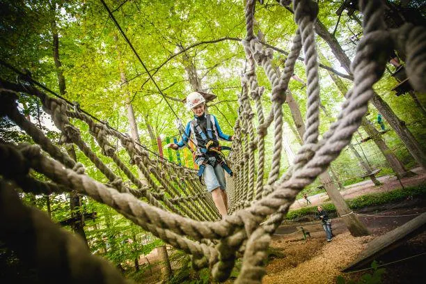 Straußensafari, Amazonas-Feeling & nachts im Labyrinth – Südpfalz für Abenteurer Bild: Straußensafari, Amazonas-Feeling & nachts im Labyrinth – Südpfalz für Abenteurer
