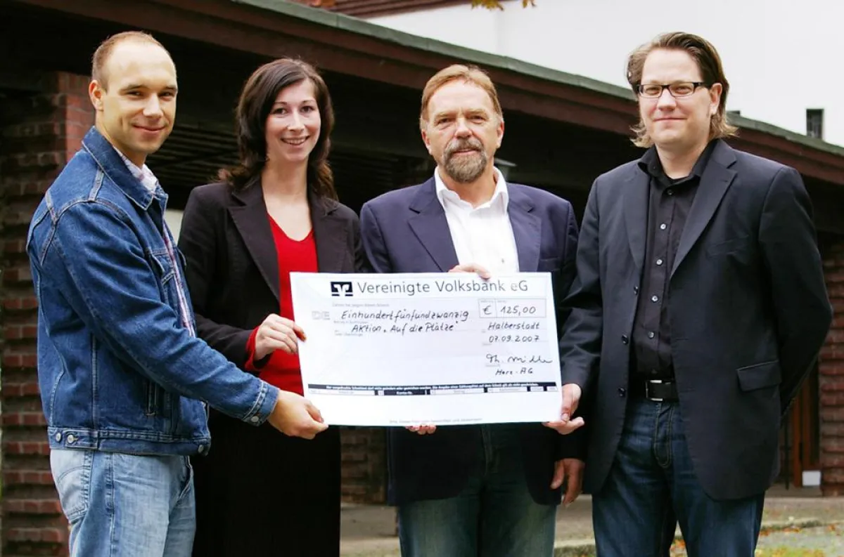 Christian Schönfeld und Katharina Neuber (IG Junge Wirtschaft Harz), Dr. Thomas Müller, Vorstand der Harz AG und Theaterintendant André Bücker