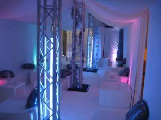 Bild: Anti-Kitsch: Die X-Mas- und Ice-Lounge von Concept on Location