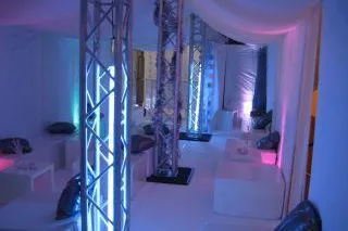 Anti-Kitsch: Die X-Mas- und Ice-Lounge von Concept on Location Bild: Anti-Kitsch: Die X-Mas- und Ice-Lounge von Concept on Location