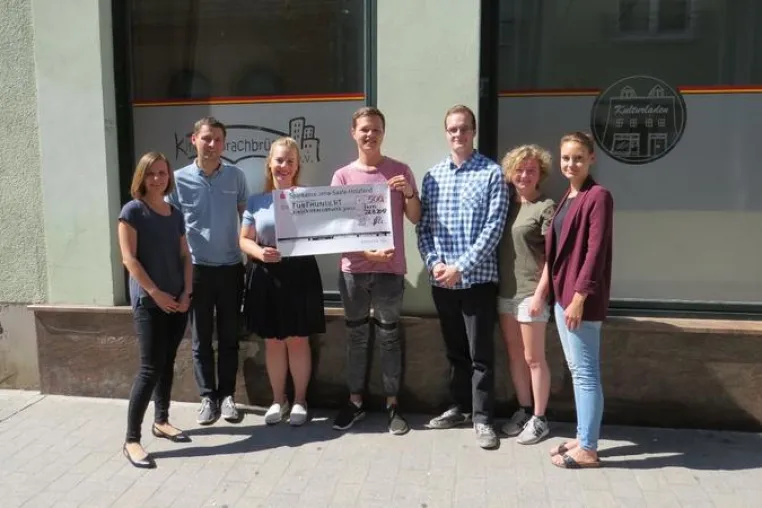 Bild: Studierende der EAH Jena spenden
