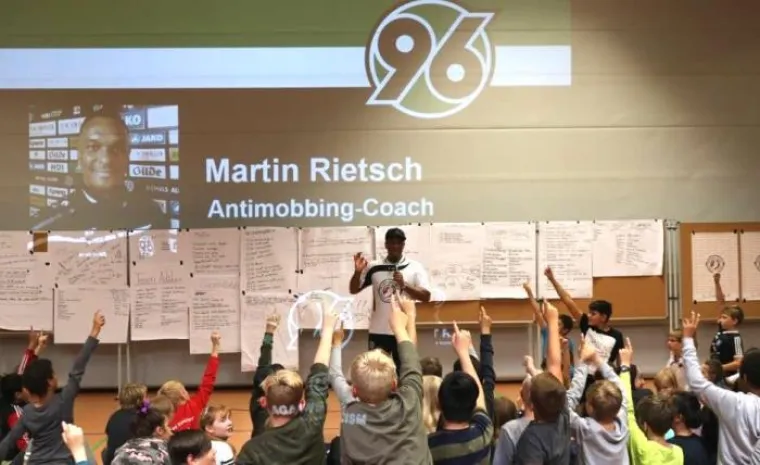 Bild: Antimobbing-Coach Martin Rietsch begeistert Hamburger Oberschüler