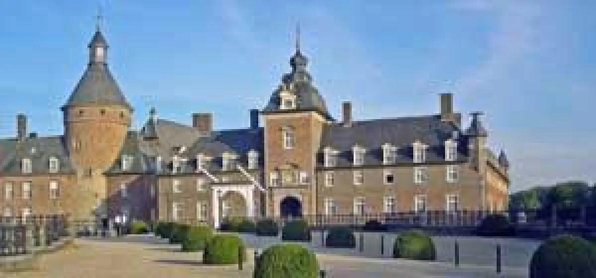 Die Wasserburg Anholt ist Station der 100 Schlösser Route im Münsterland