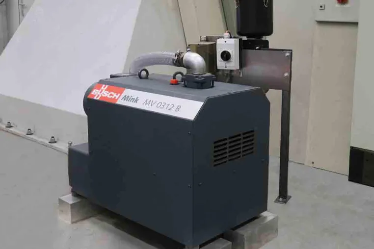 Bild: Spannen mit Vakuum bei der Bearbeitung von Aluminiumplatten