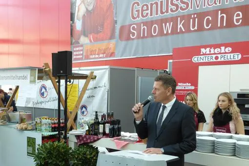 TEAM 7 macht Wohnen erlebbar – auf der Wohnen & Interieur 2014 Bild: TEAM 7 macht Wohnen erlebbar – auf der Wohnen & Interieur 2014