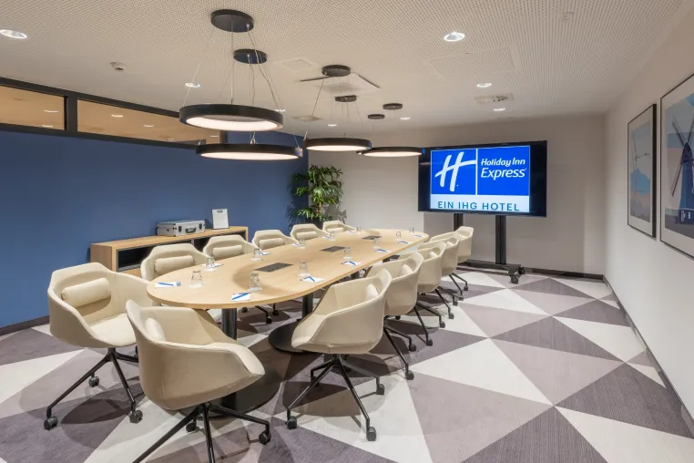 Holiday Inn Express Hamburg Süd feiert die Fertigstellung von drei neuen Tagungsräumen Bild: Holiday Inn Express Hamburg Süd feiert die Fertigstellung von drei neuen Tagungsräumen