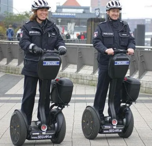 Bild: Hamburger Polizei testet Segway