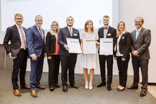 Bild: Preisgekrönter Start in die Berufskarriere