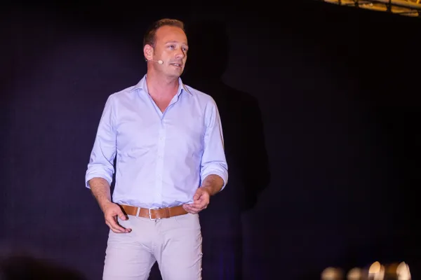 Bild: Vertriebsexperte und Top-Speaker Olaf Schild holt erneut den Weltrekord nach Zimmern. 
