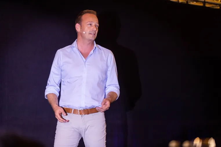 Vertriebsexperte und Top-Speaker Olaf Schild holt erneut den Weltrekord nach Zimmern. Bild: Vertriebsexperte und Top-Speaker Olaf Schild holt erneut den Weltrekord nach Zimmern.