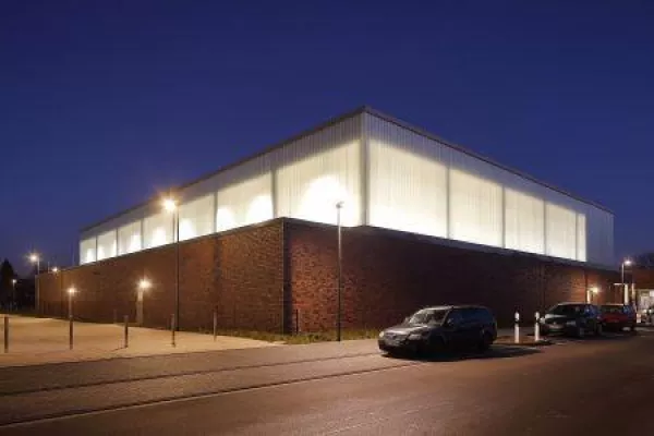 Bild: Dreifeldsporthalle mit TWD im Profilglas