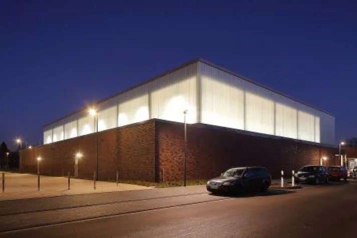 Bild: Dreifeldsporthalle mit TWD im Profilglas