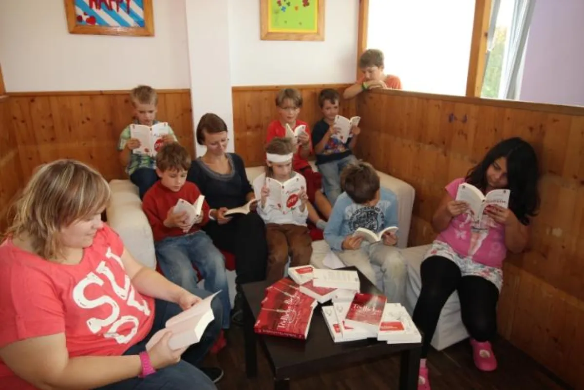Lesenachschub in einem SOS-Kinderdorf.