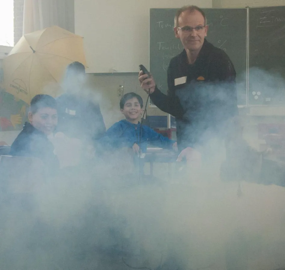 Großer Nebelzauber im Klassenraum (Foto: R.U.N.)