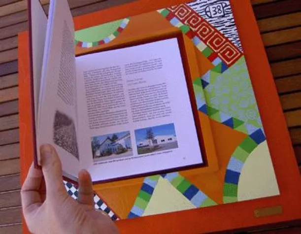 Bild: Hängen Sie Ihre Firmengeschichte an den Nagel