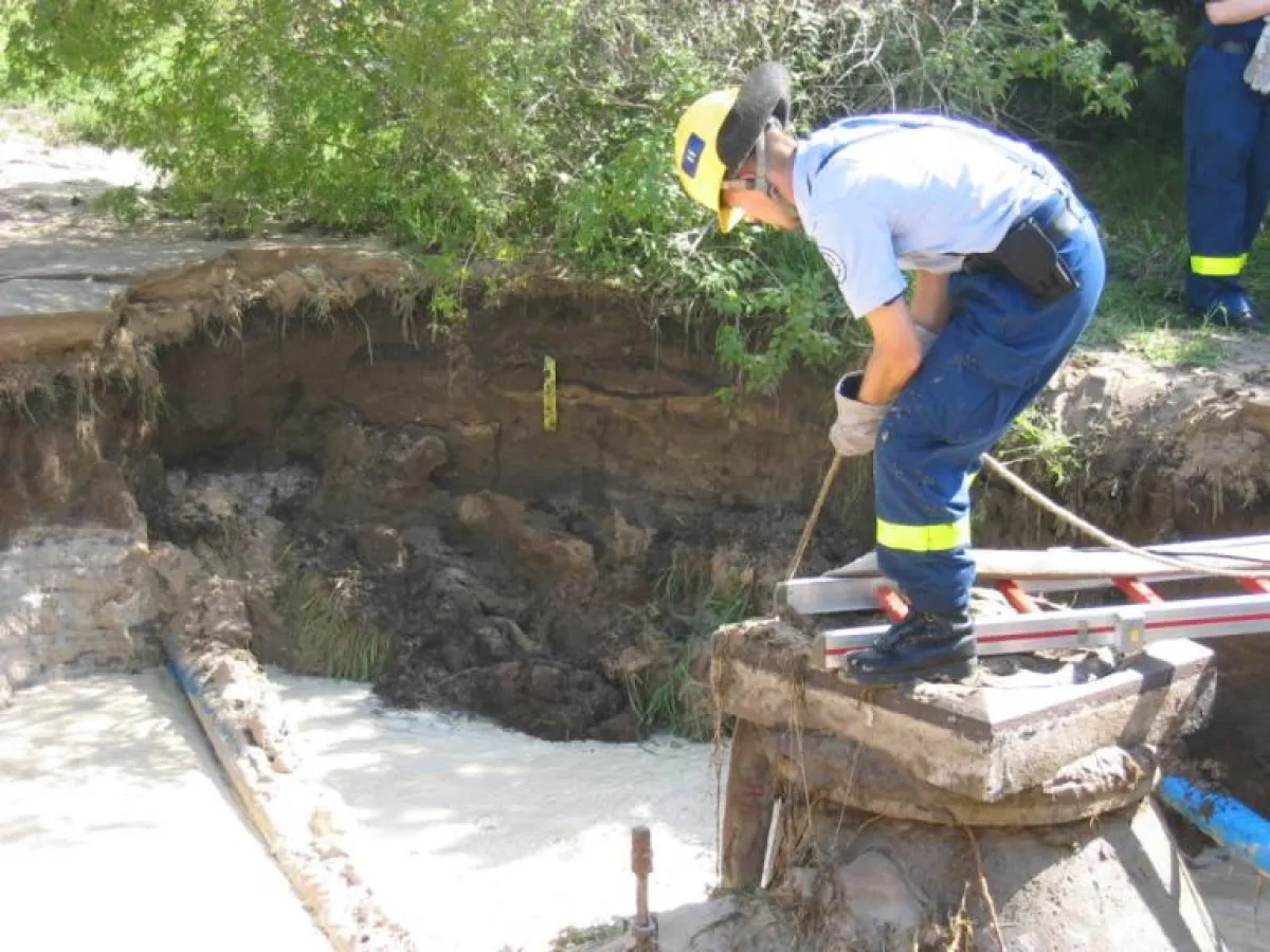 Helfer des THW im Einsatz nach einem Wasserrohrbruch. (Foto: Thomas Falk)