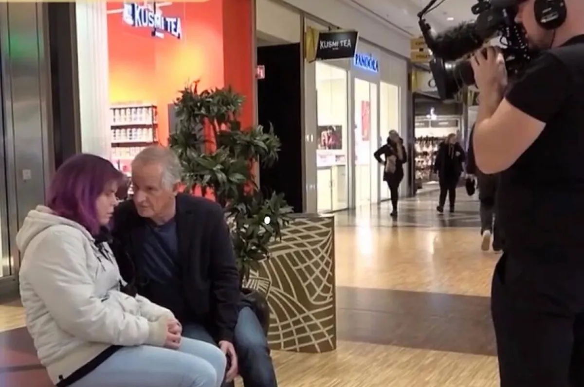 Hypnose vor laufender Kamera: Pharo Martin Bolze im SAT.1 Frühstücksfernsehen.