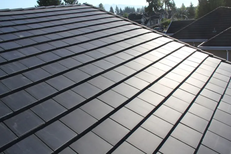 Bild: Ergosun - Hocheffiziente Solarstrom-Erzeugung vereint mit moderner Hausdach-Optik 