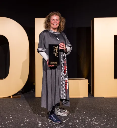 Mit Gedächtnistraining den Speaker-Slam Award gewonnen und dabei einen neuen Weltrekord aufgestellt. Bild: Mit Gedächtnistraining den Speaker-Slam Award gewonnen und dabei einen neuen Weltrekord aufgestellt.