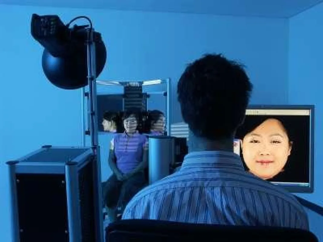 Basierend auf dem Prinzip der Streifenprojektion vermisst der optische 3D-Sensor FaceSCAN3D mit einer einzigen Aufnahme das komplette Gesicht.