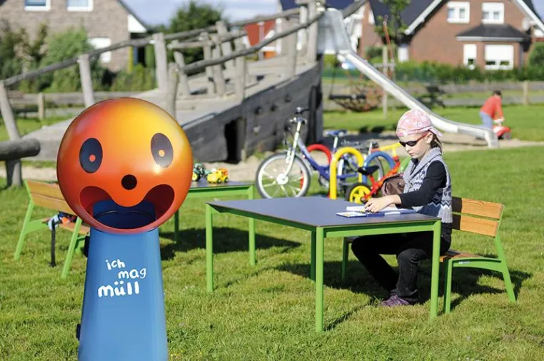 Bild: Hart im Nehmen: Außenmöbel für Kinder auf kinderplatz.eu