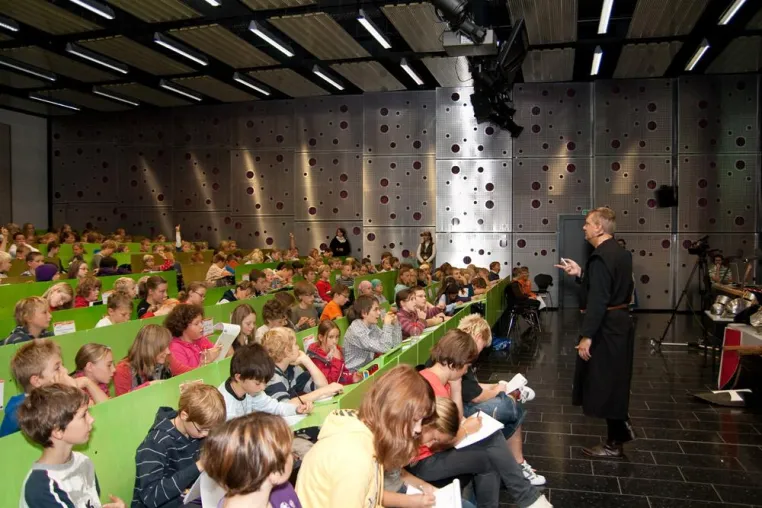 Lebendige Vorlesung zum Anfassen begeisterte rund 500 Junior-Studenten an der Hochschule Harz (FH) Bild: Lebendige Vorlesung zum Anfassen begeisterte rund 500 Junior-Studenten an der Hochschule Harz (FH)