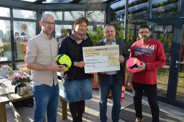 Erlöse aus „Laufend gegen Krebs“ 2017 in Chemnitz übergeben Bild: Erlöse aus „Laufend gegen Krebs“ 2017 in Chemnitz übergeben