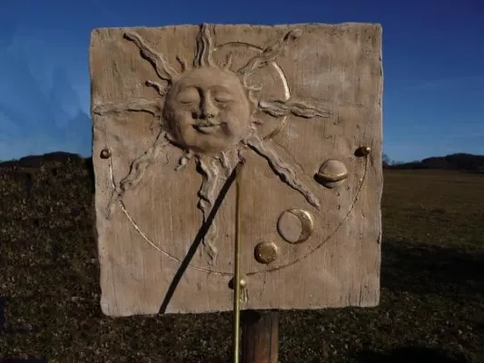 Bild: Sonnenuhren – alte Zeitmesser als schöne Gartendekoration