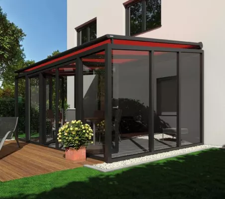 Bild: Magie der Gegensätze - Neuer Sonnenschutz von markilux bringt Spannung in den Wintergarten