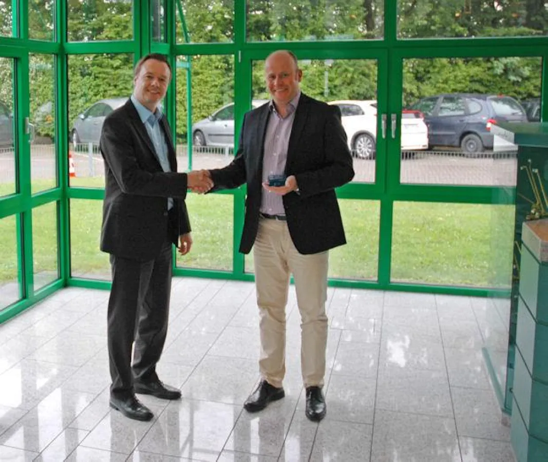 V.r.n.l.: Klaus Maskort, (Gardemann Arbeitsbühnen GmbH) und Nico Zimmer (STAPLER-RENT 2000 GmbH)