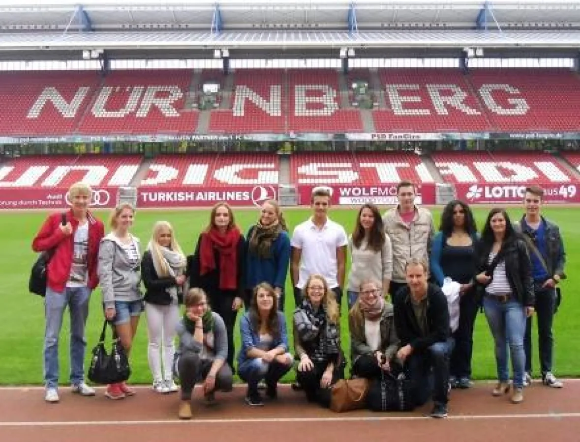 Summer School Gruppe im Nürnberger Stadion