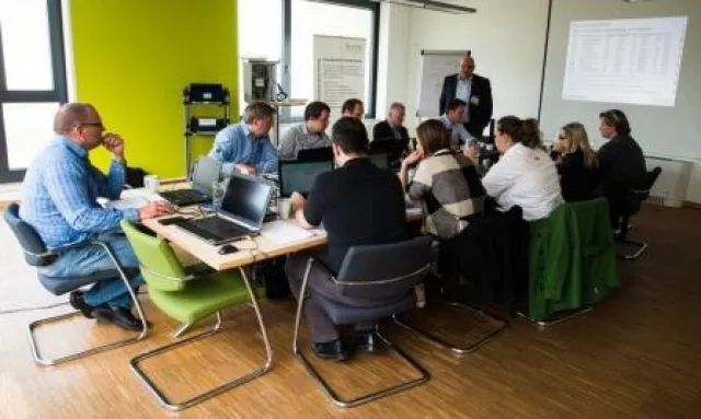 Routenzug mit dynamischen Loops – Intensiv-Workshop zum Tag der Logistik begeisterte Teilnehmer Bild: Routenzug mit dynamischen Loops – Intensiv-Workshop zum Tag der Logistik begeisterte Teilnehmer