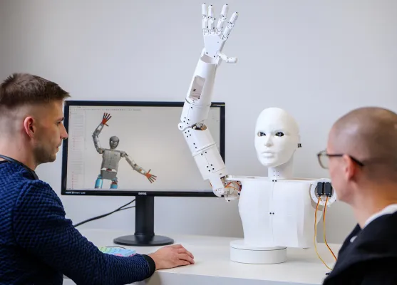 pib – der humanoide Roboter aus dem 3D-Drucker zum Selberbauen Bild: pib – der humanoide Roboter aus dem 3D-Drucker zum Selberbauen